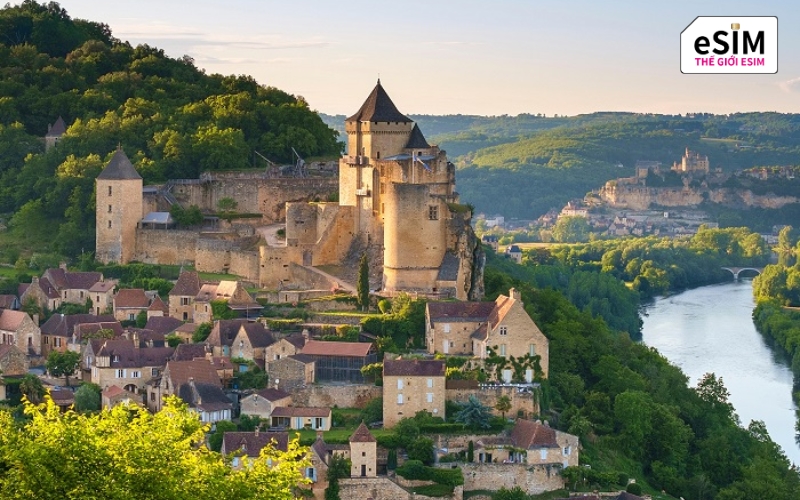 Vùng Dordogne (Pháp) khép lại hành trình bằng một thung lũng thanh bình lưu giữ dấu ấn thời gian cổ kính  